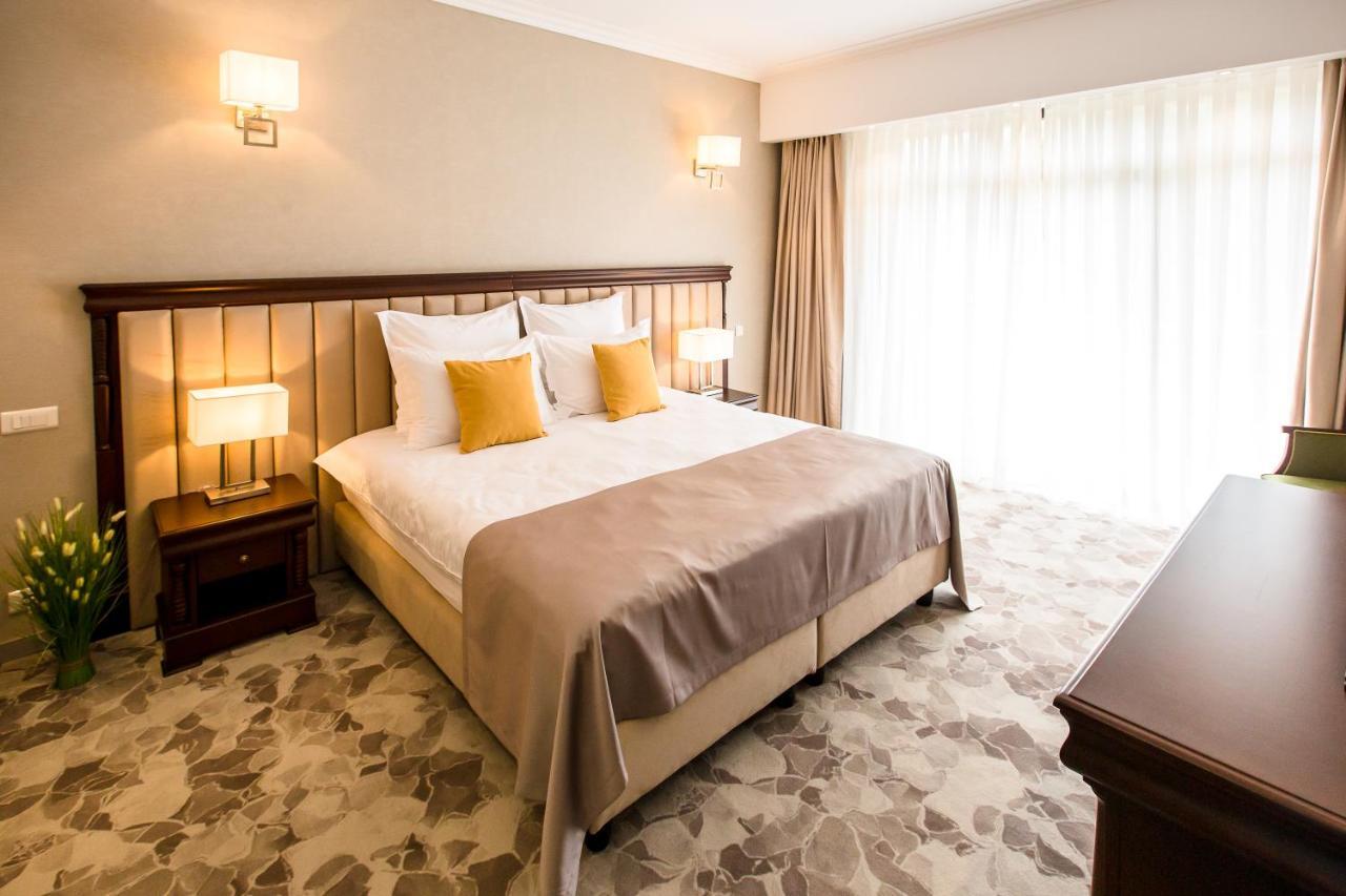 Hotel Carpat Inn 阿祖加 外观 照片