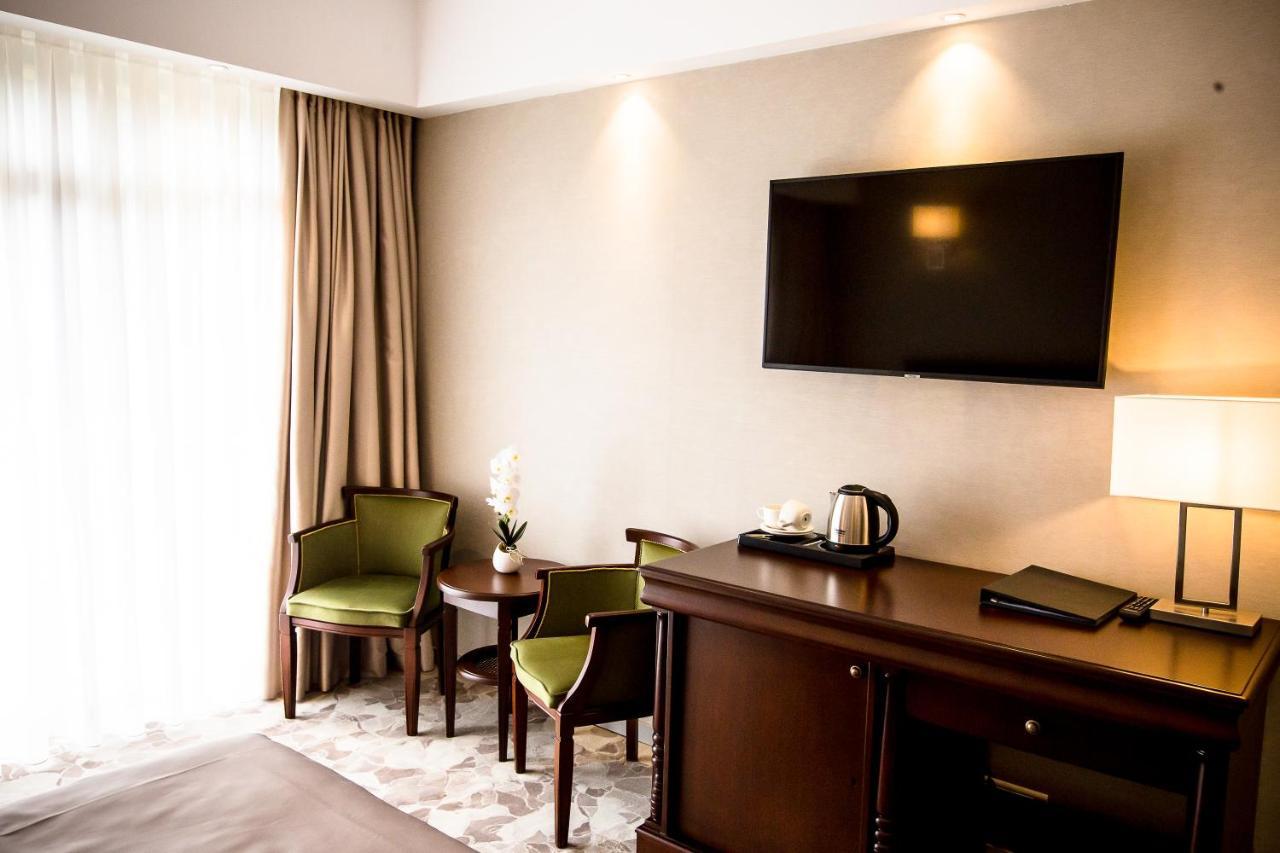 Hotel Carpat Inn 阿祖加 外观 照片