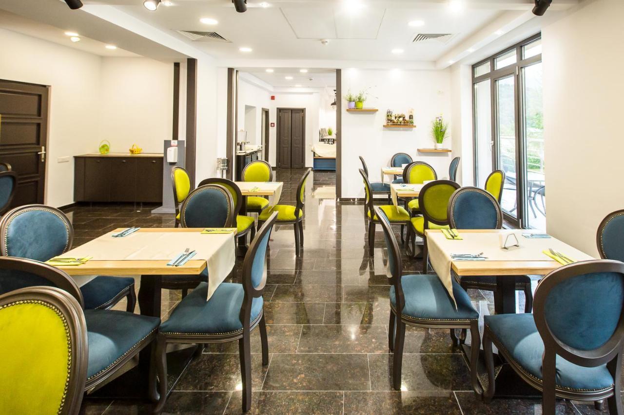 Hotel Carpat Inn 阿祖加 外观 照片