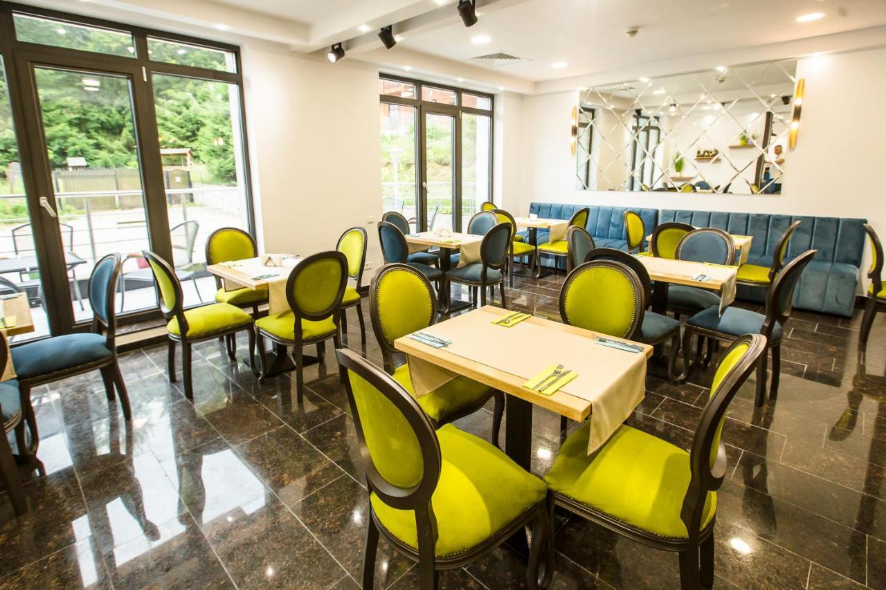 Hotel Carpat Inn 阿祖加 外观 照片