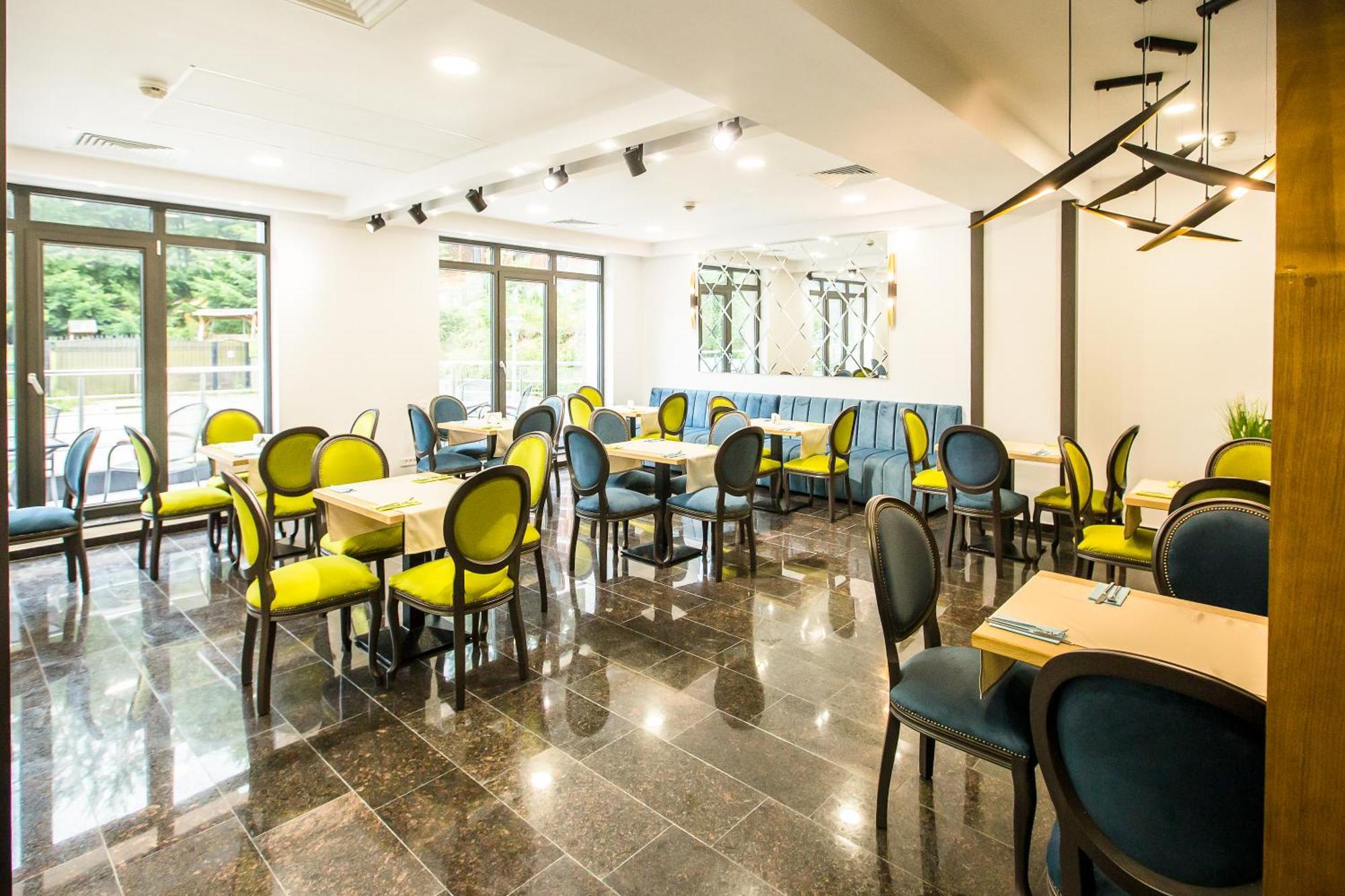 Hotel Carpat Inn 阿祖加 外观 照片
